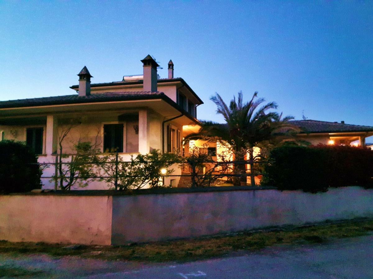 Elisa House Bed & Breakfast Foligno Bagian luar foto